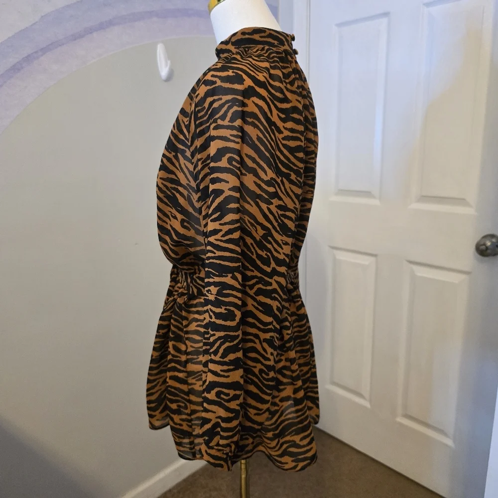 AOSO | US 14 | Tiger Print Open Back Blouse With Tie Closure - Picture 4 of 15